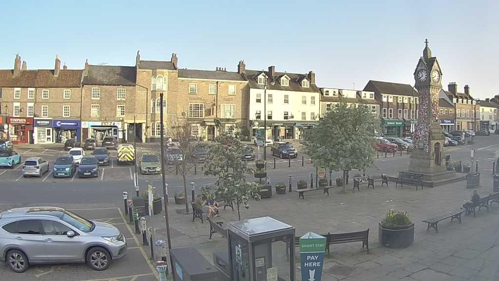 Thirsk webcam overlooking the Market Place