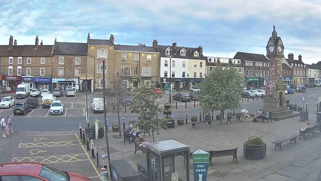 Thirsk webcam overlooking the Market Place