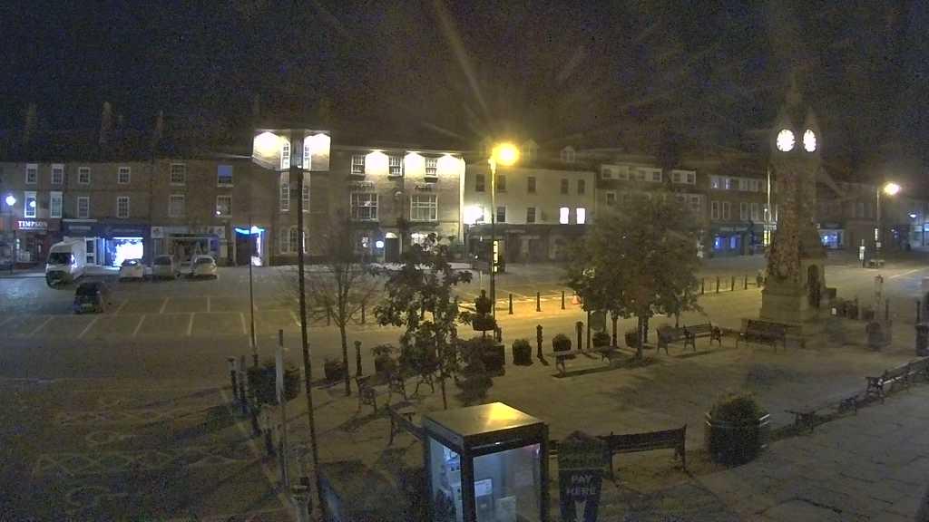 Thirsk webcam overlooking the Market Place
