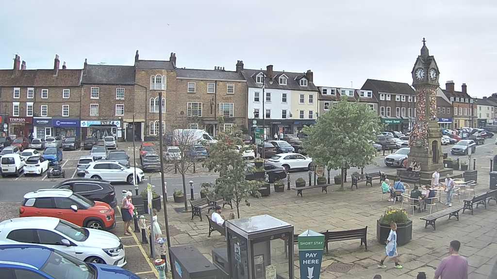 Thirsk webcam overlooking the Market Place