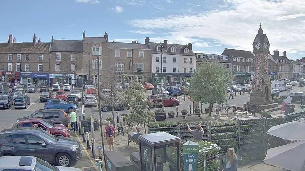 Thirsk webcam overlooking the Market Place