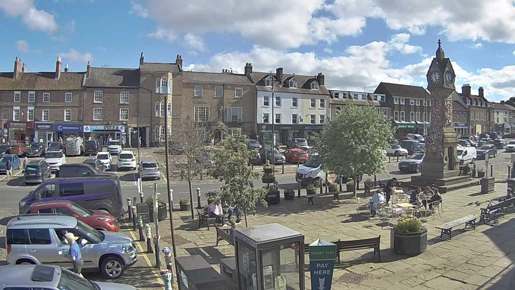 Thirsk webcam overlooking the Market Place