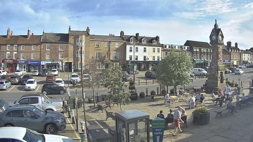 Thirsk webcam overlooking the Market Place