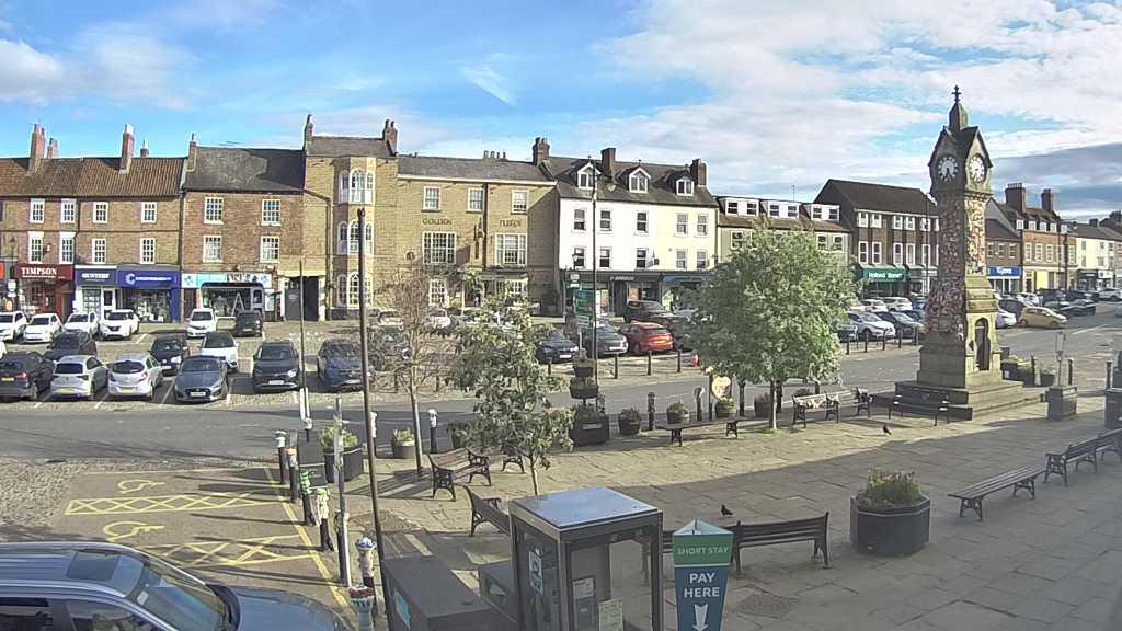 Thirsk webcam overlooking the Market Place