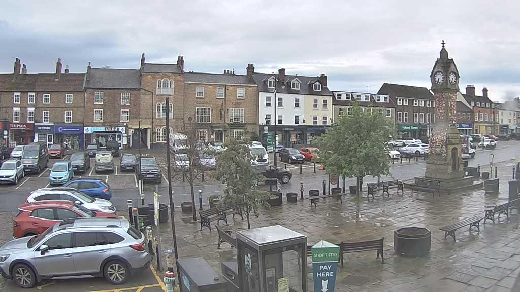 Thirsk webcam overlooking the Market Place