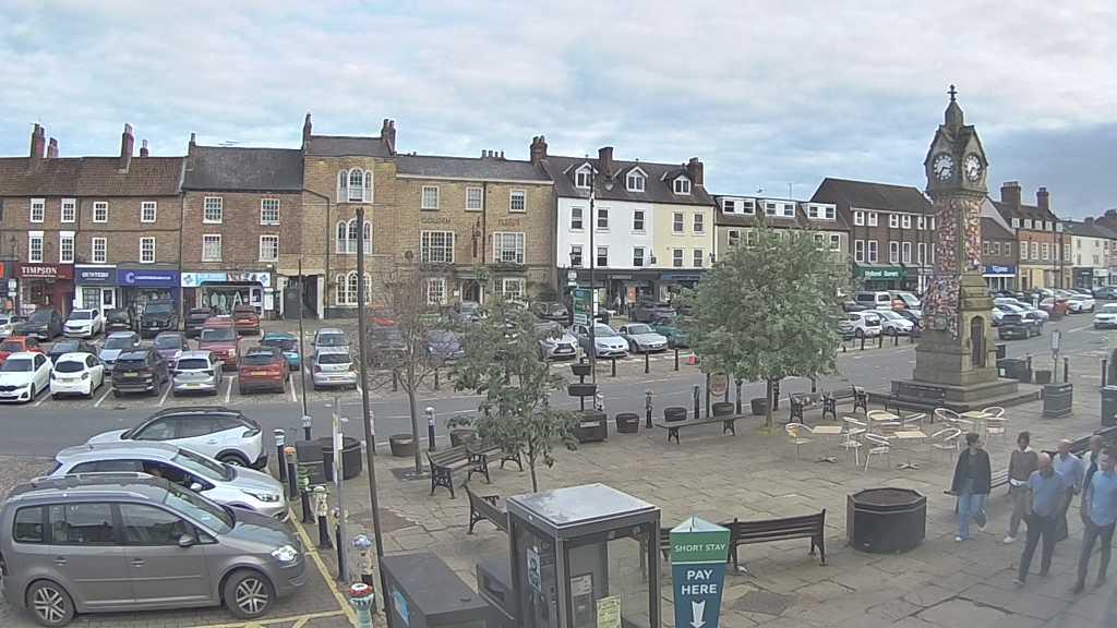 Thirsk webcam overlooking the Market Place