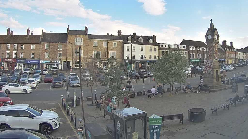 Thirsk webcam overlooking the Market Place