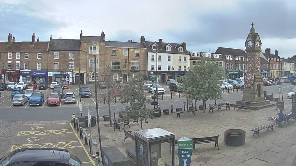 Thirsk webcam overlooking the Market Place