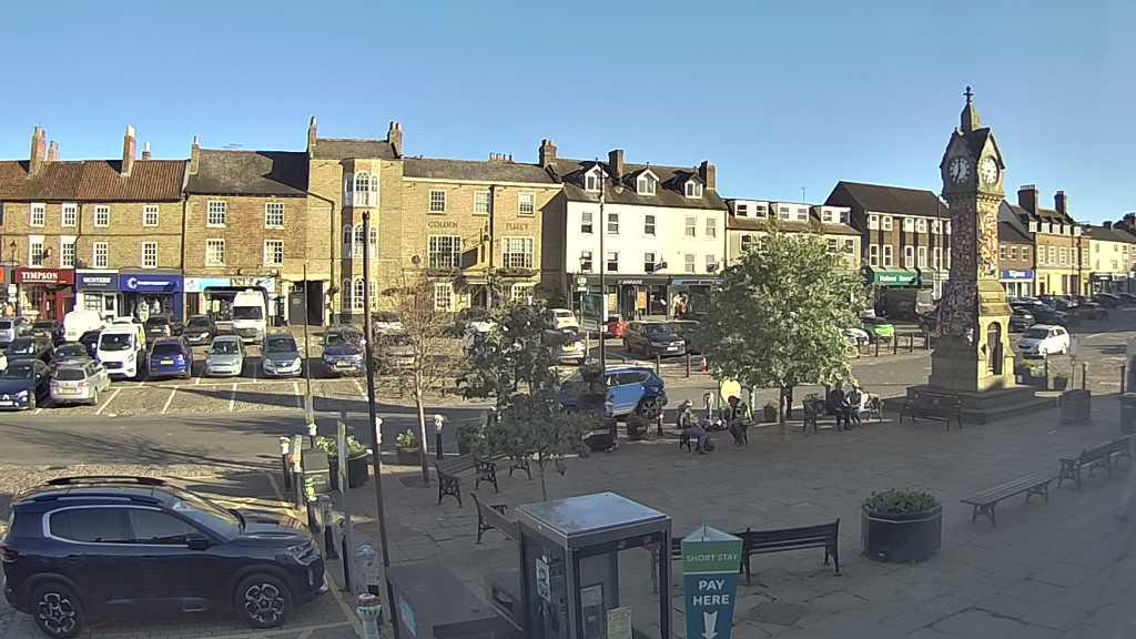 Thirsk webcam overlooking the Market Place