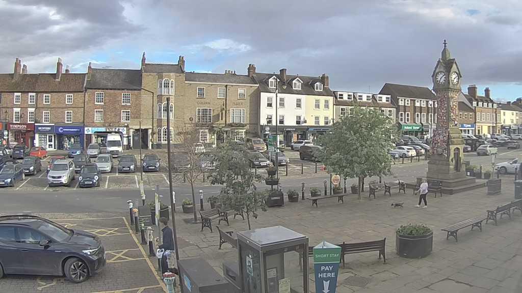 Thirsk webcam overlooking the Market Place