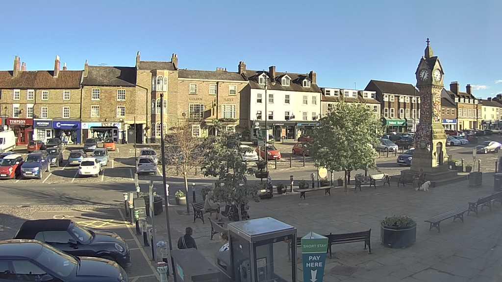 Thirsk webcam overlooking the Market Place
