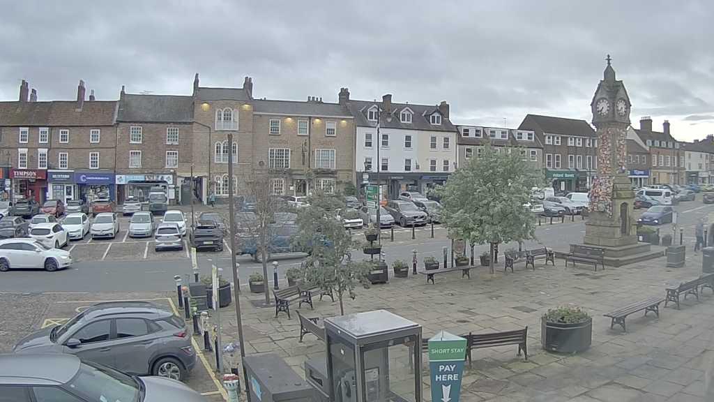 Thirsk webcam overlooking the Market Place