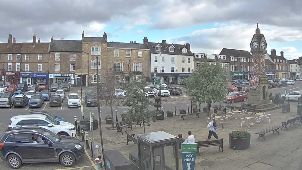 Thirsk webcam overlooking the Market Place