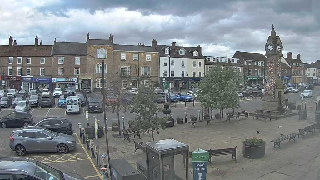 Thirsk webcam overlooking the Market Place