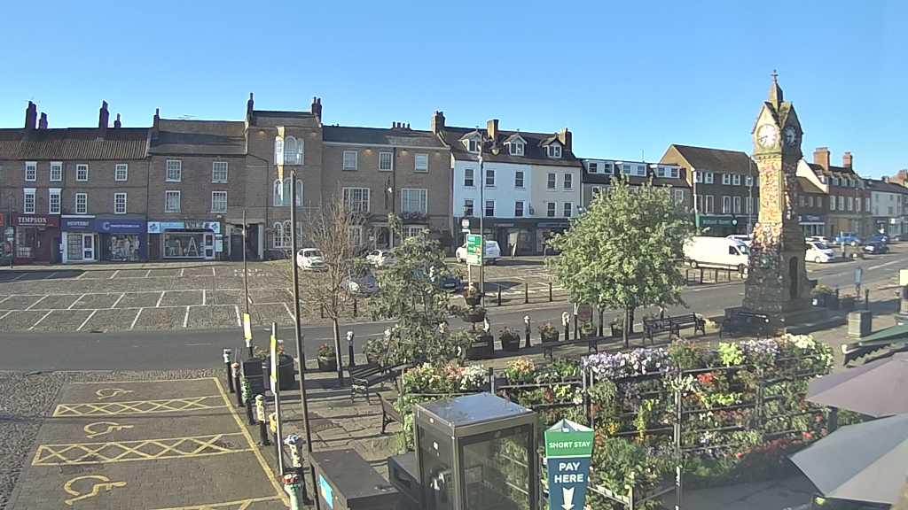 Thirsk webcam overlooking the Market Place