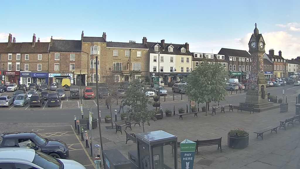 Thirsk webcam overlooking the Market Place