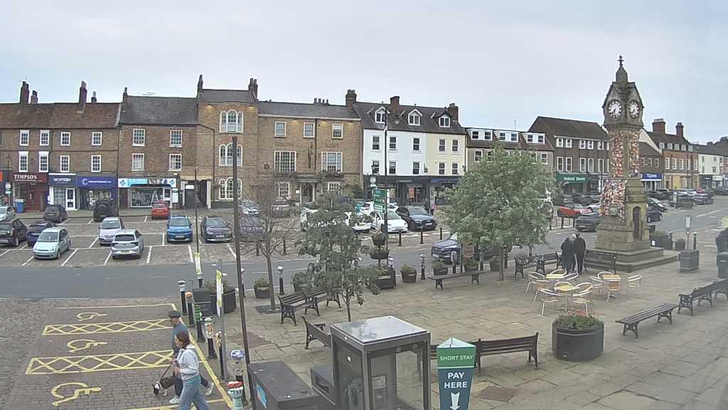 Thirsk webcam overlooking the Market Place