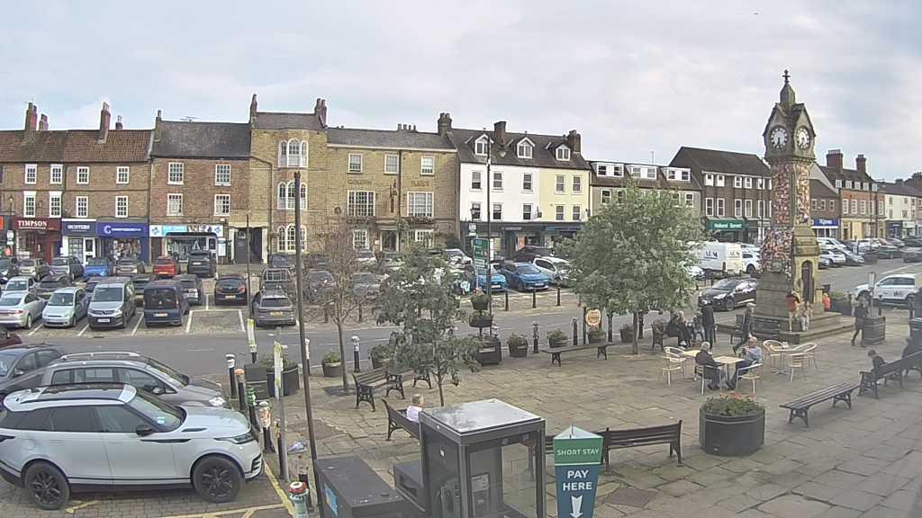 Thirsk webcam overlooking the Market Place