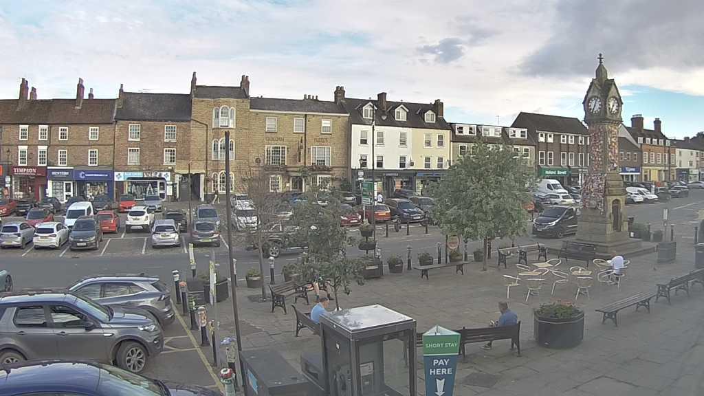 Thirsk webcam overlooking the Market Place