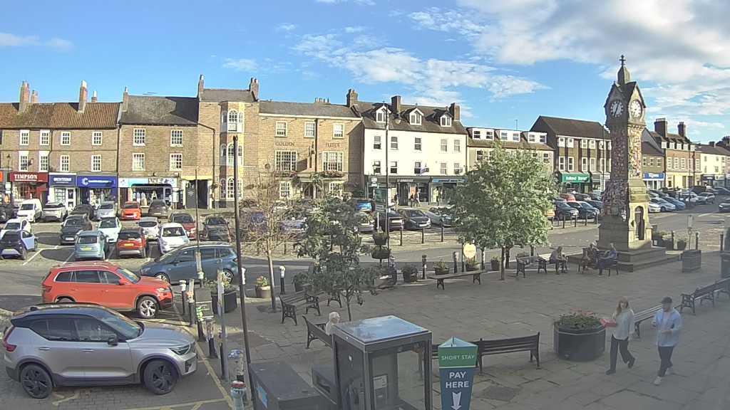 Thirsk webcam overlooking the Market Place
