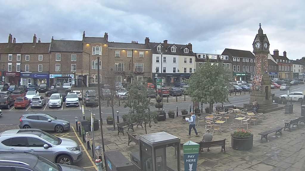 Thirsk webcam overlooking the Market Place