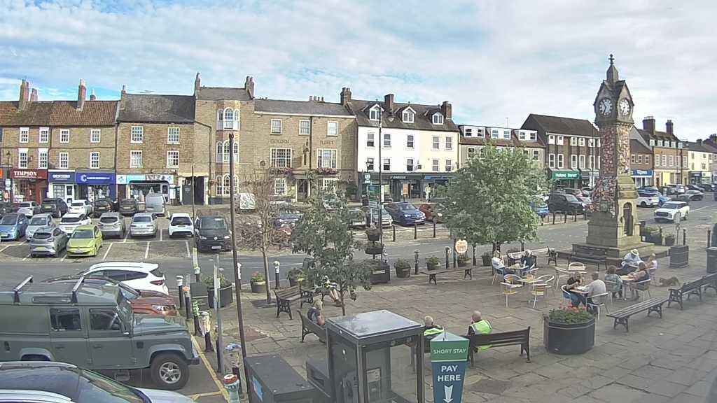 Thirsk webcam overlooking the Market Place