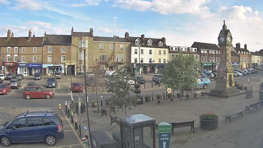 Thirsk webcam overlooking the Market Place