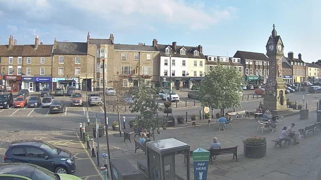 Thirsk webcam overlooking the Market Place