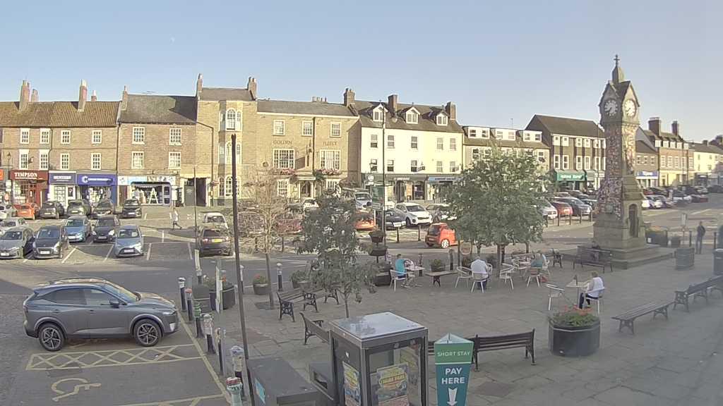 Thirsk webcam overlooking the Market Place