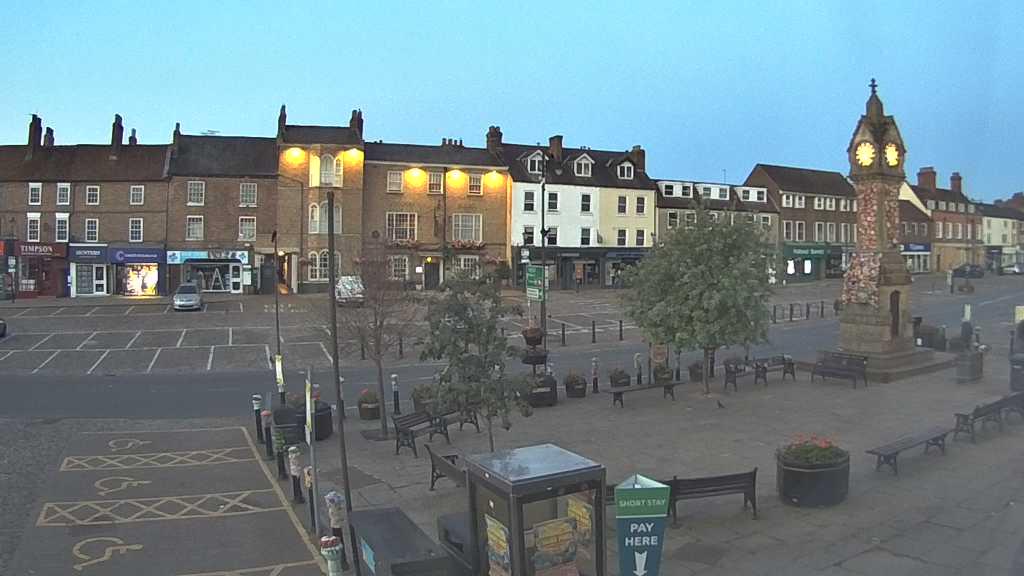 Thirsk webcam overlooking the Market Place