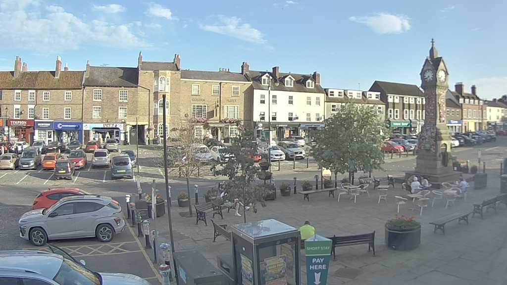 Thirsk webcam overlooking the Market Place
