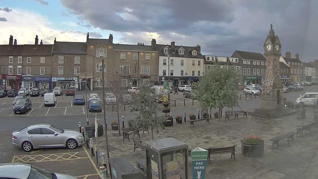 Thirsk webcam overlooking the Market Place
