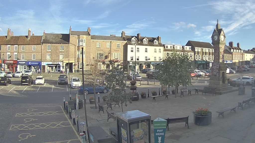 Thirsk webcam overlooking the Market Place