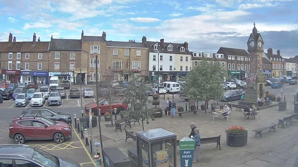 Thirsk webcam overlooking the Market Place