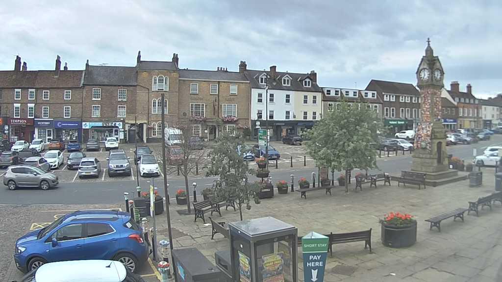 Thirsk webcam overlooking the Market Place