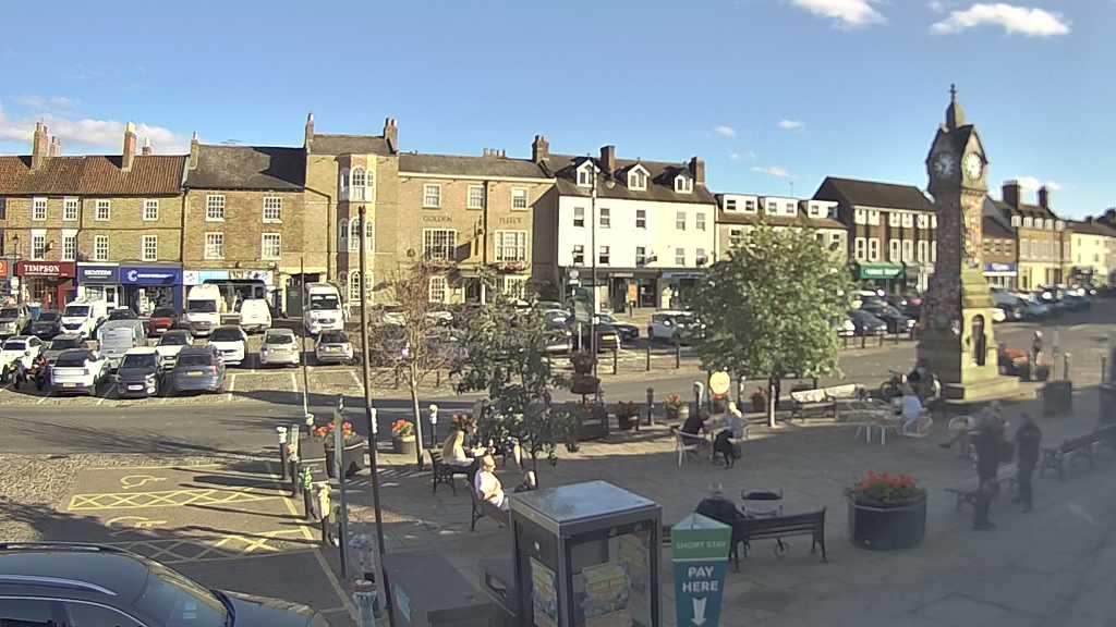 Thirsk webcam overlooking the Market Place