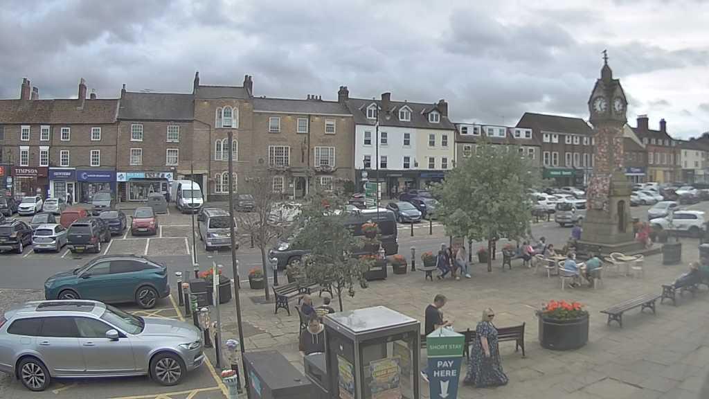 Thirsk webcam overlooking the Market Place
