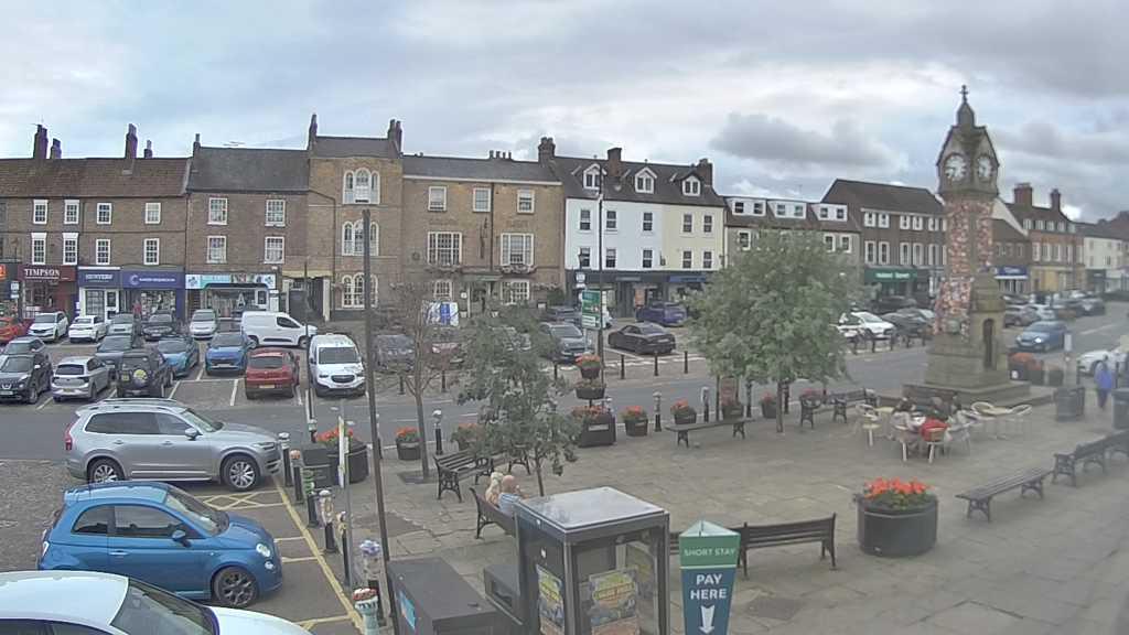 Thirsk webcam overlooking the Market Place