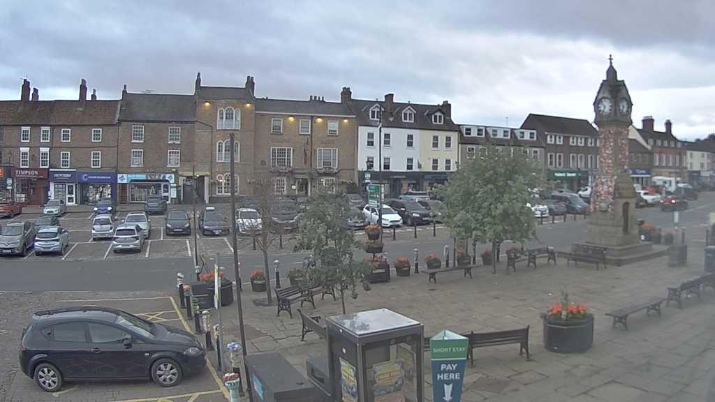 Thirsk webcam overlooking the Market Place