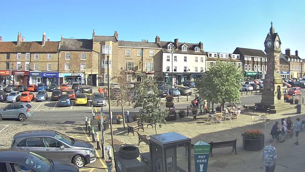 Thirsk webcam overlooking the Market Place