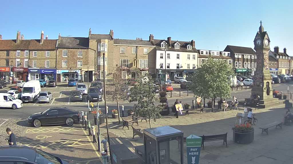 Thirsk webcam overlooking the Market Place
