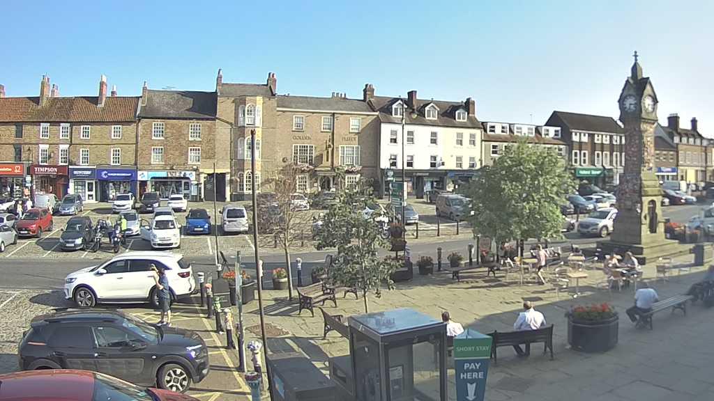 Thirsk webcam overlooking the Market Place