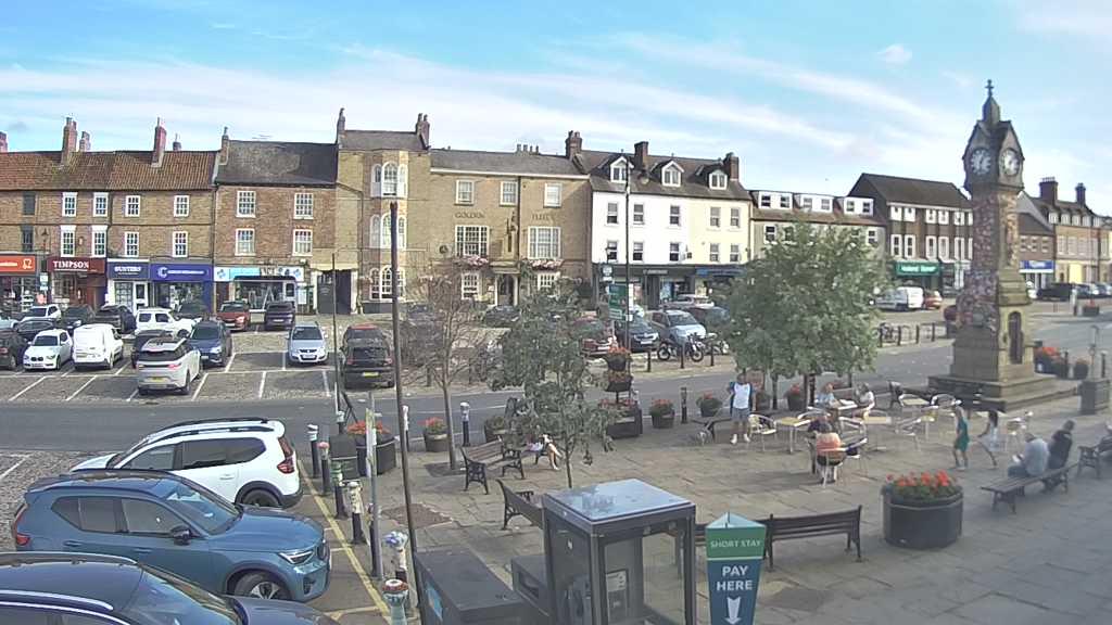 Thirsk webcam overlooking the Market Place