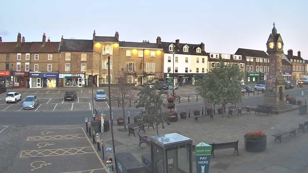 Thirsk webcam overlooking the Market Place