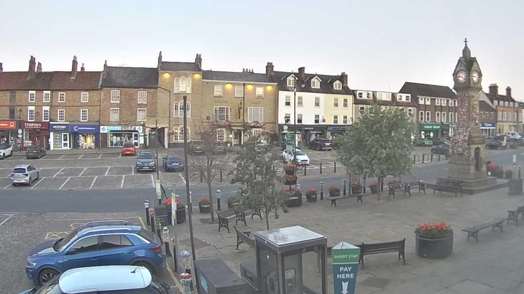 Thirsk webcam overlooking the Market Place