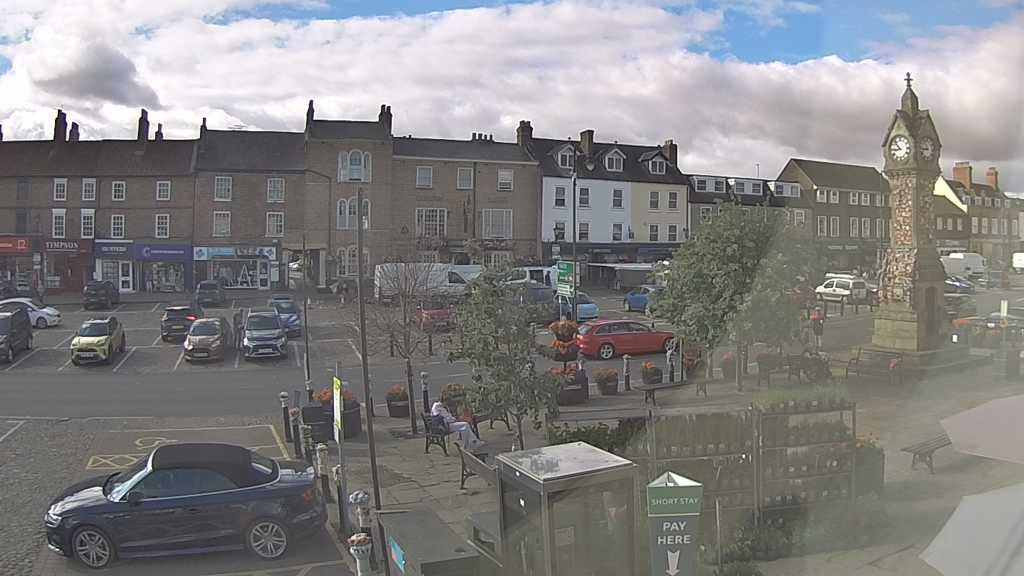 Thirsk webcam overlooking the Market Place