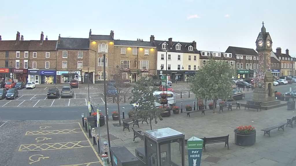 Thirsk webcam overlooking the Market Place