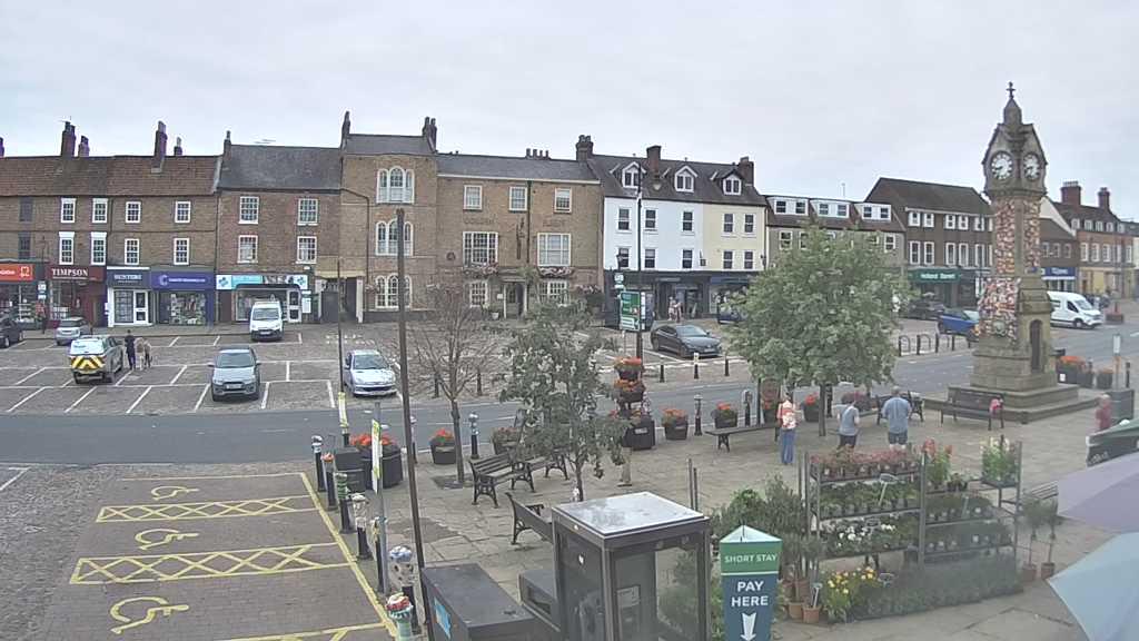Thirsk webcam overlooking the Market Place