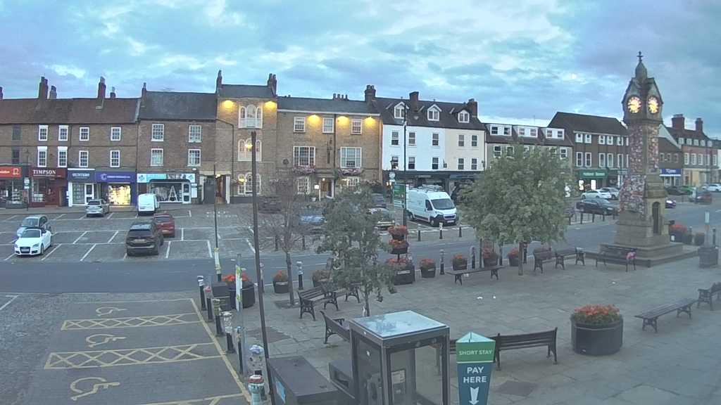 Thirsk webcam overlooking the Market Place